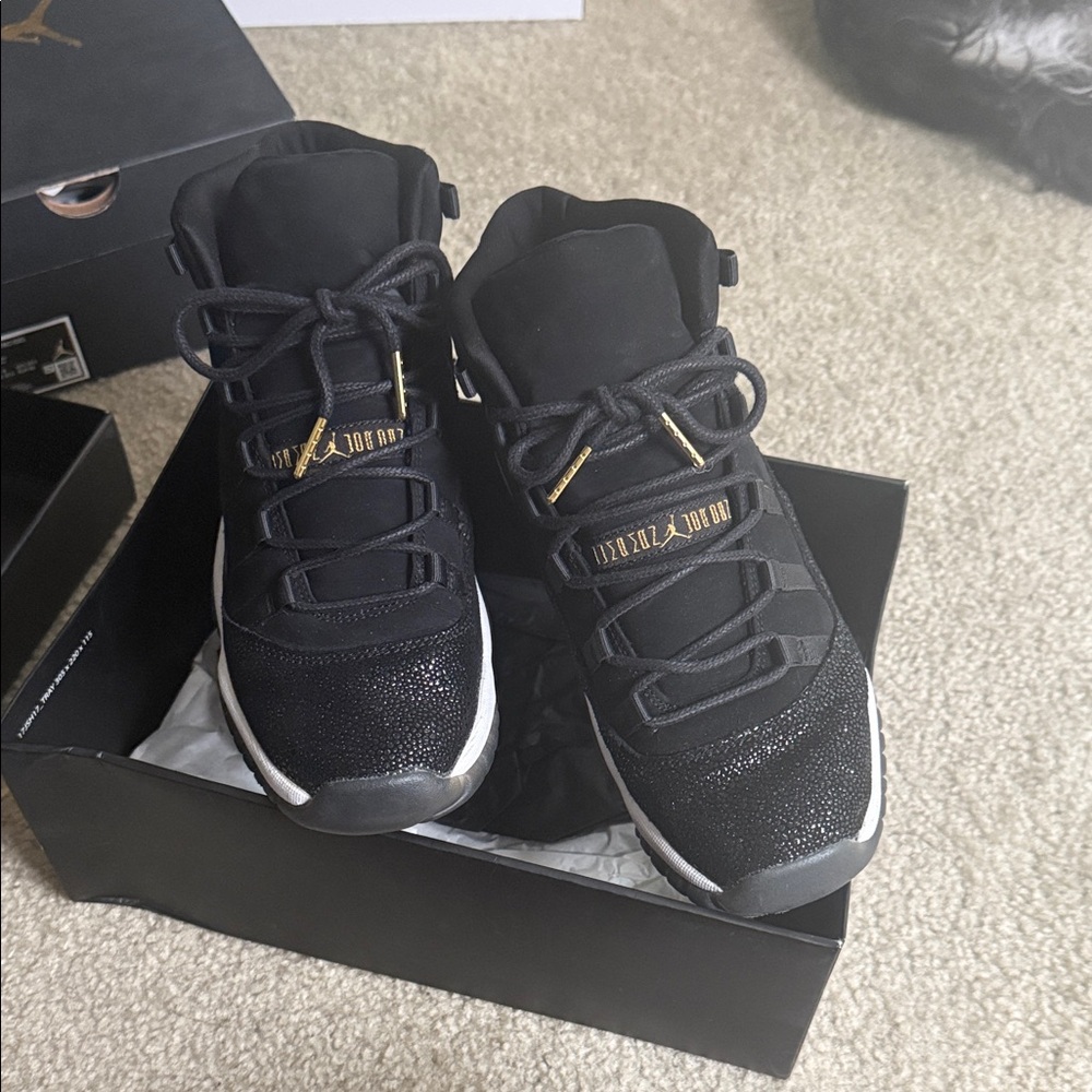 Jordan Women's Sneakers in Black and Gold - Picture 4 of 5